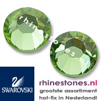 Peridot Swarovski Crystals® SS34 - (7.1 to 7.3mm)