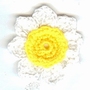 Hele mooie  gehaakte bloemetjes - 3 cm - wit met geel hartje
